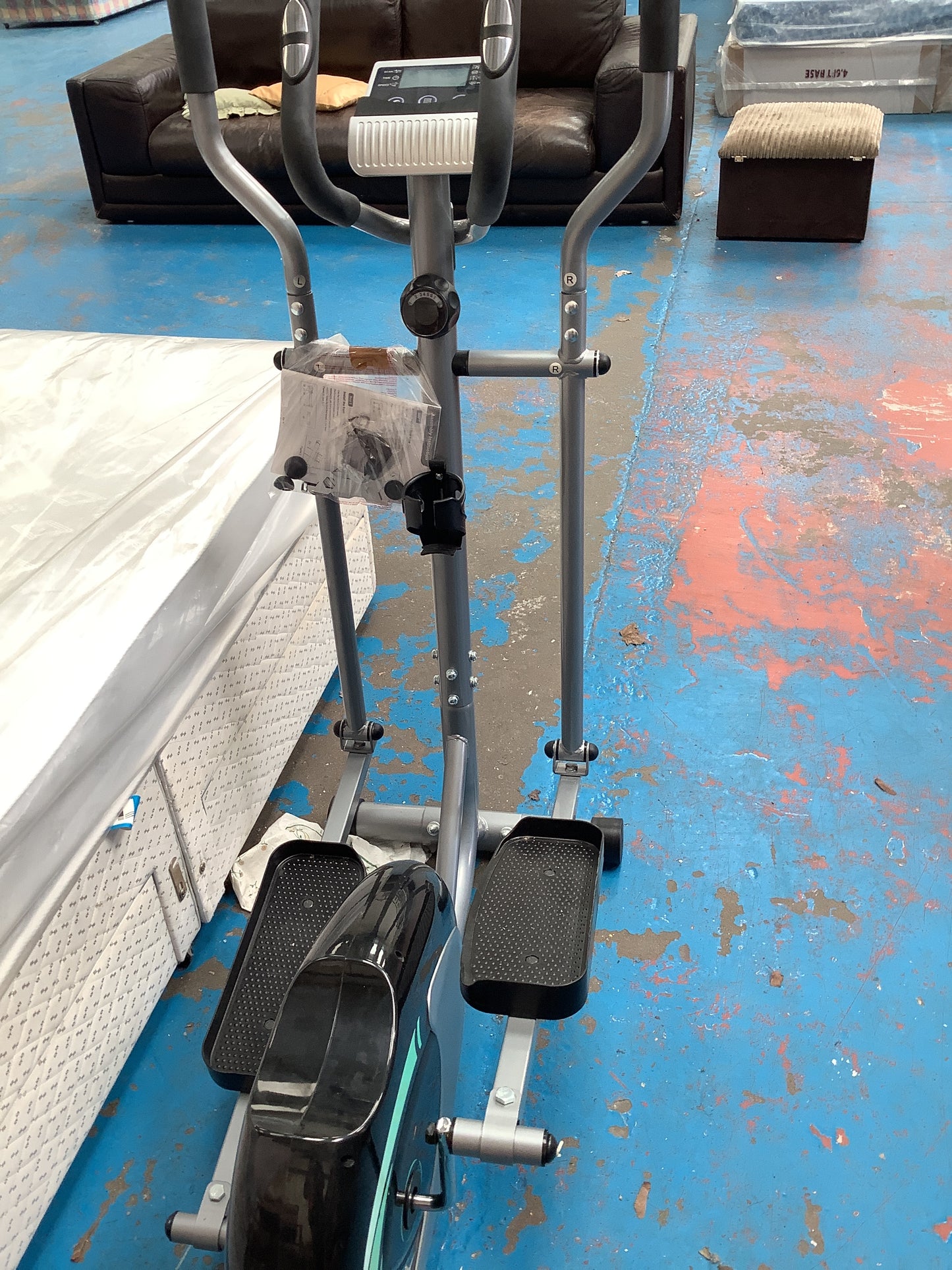 Cross trainer