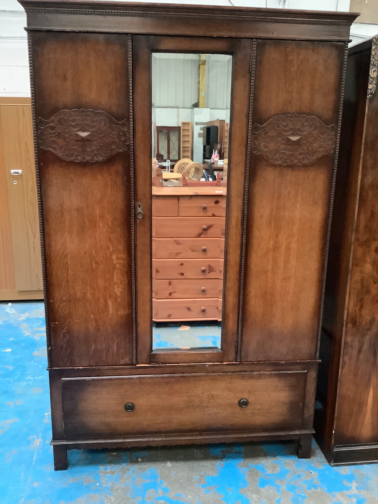 Single Door wardrobe