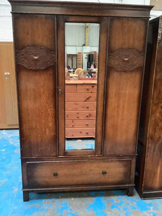 Single Door wardrobe
