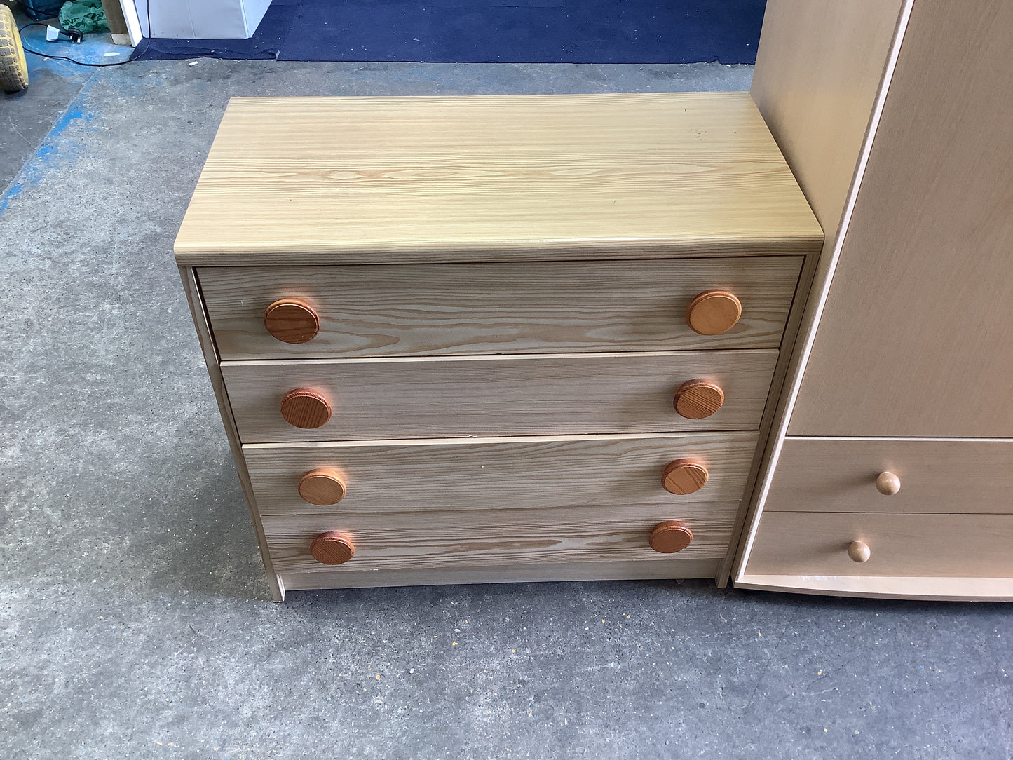 Chest of drawers