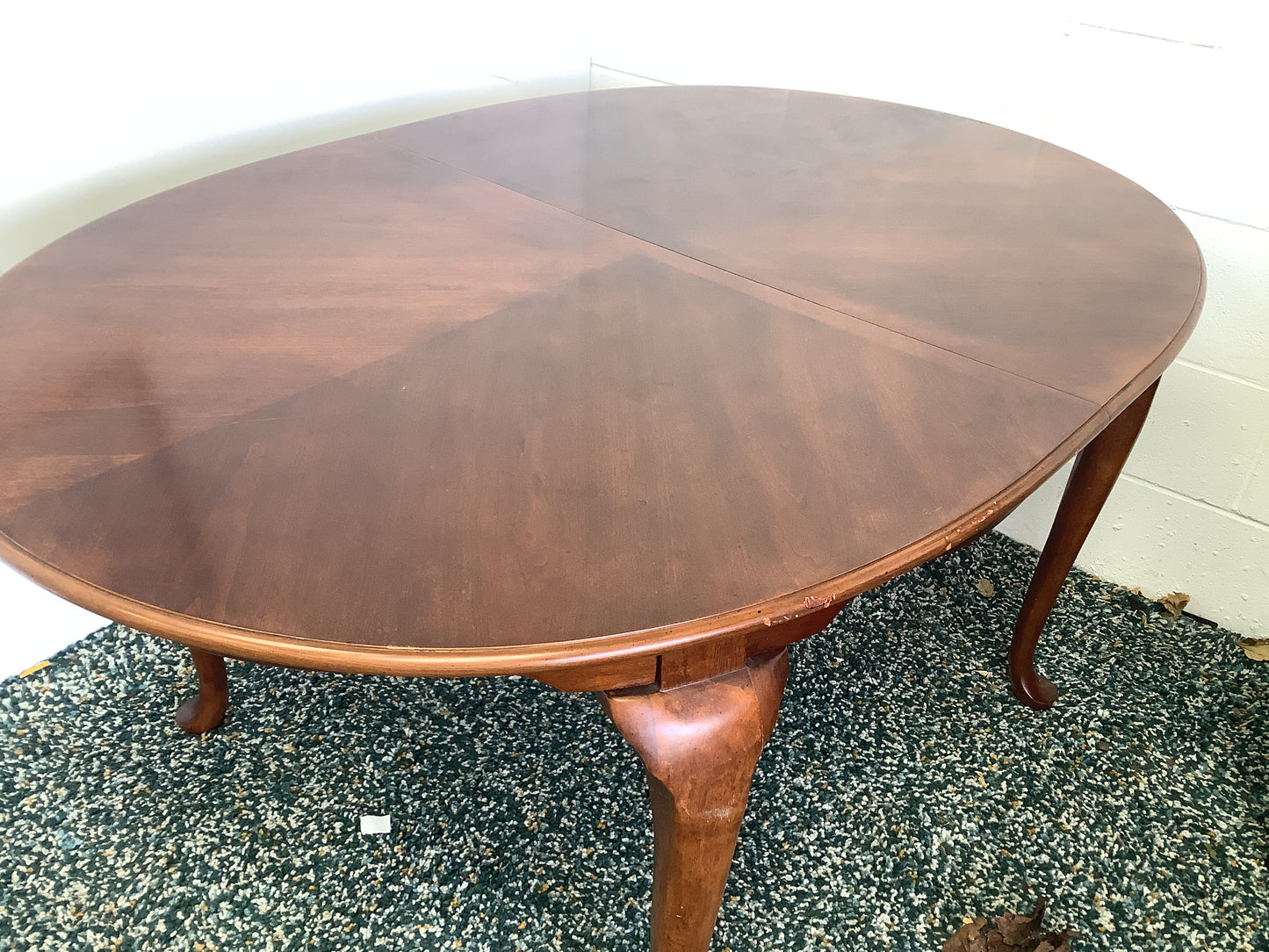 Oval dining room table