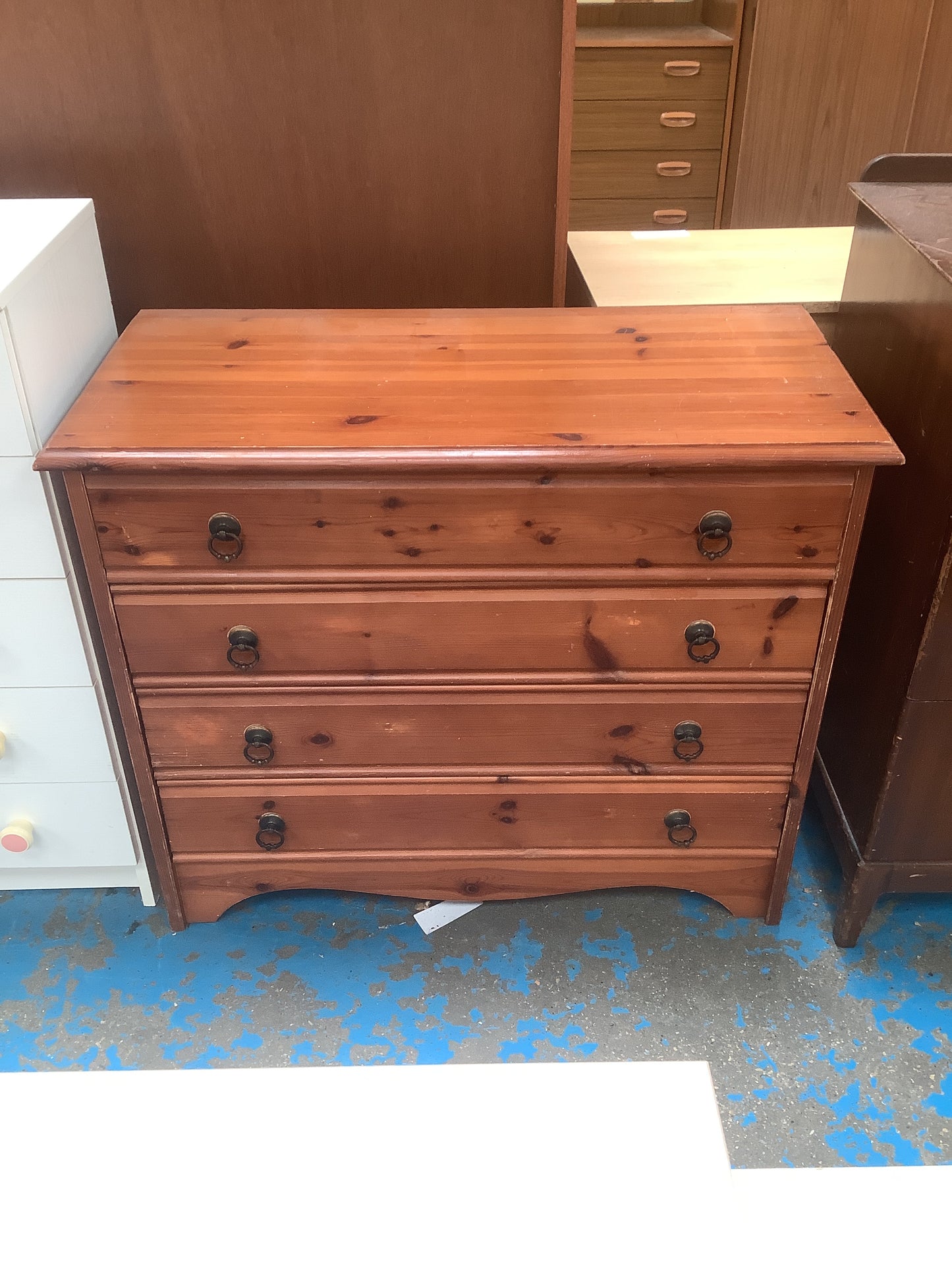 Chest of drawers