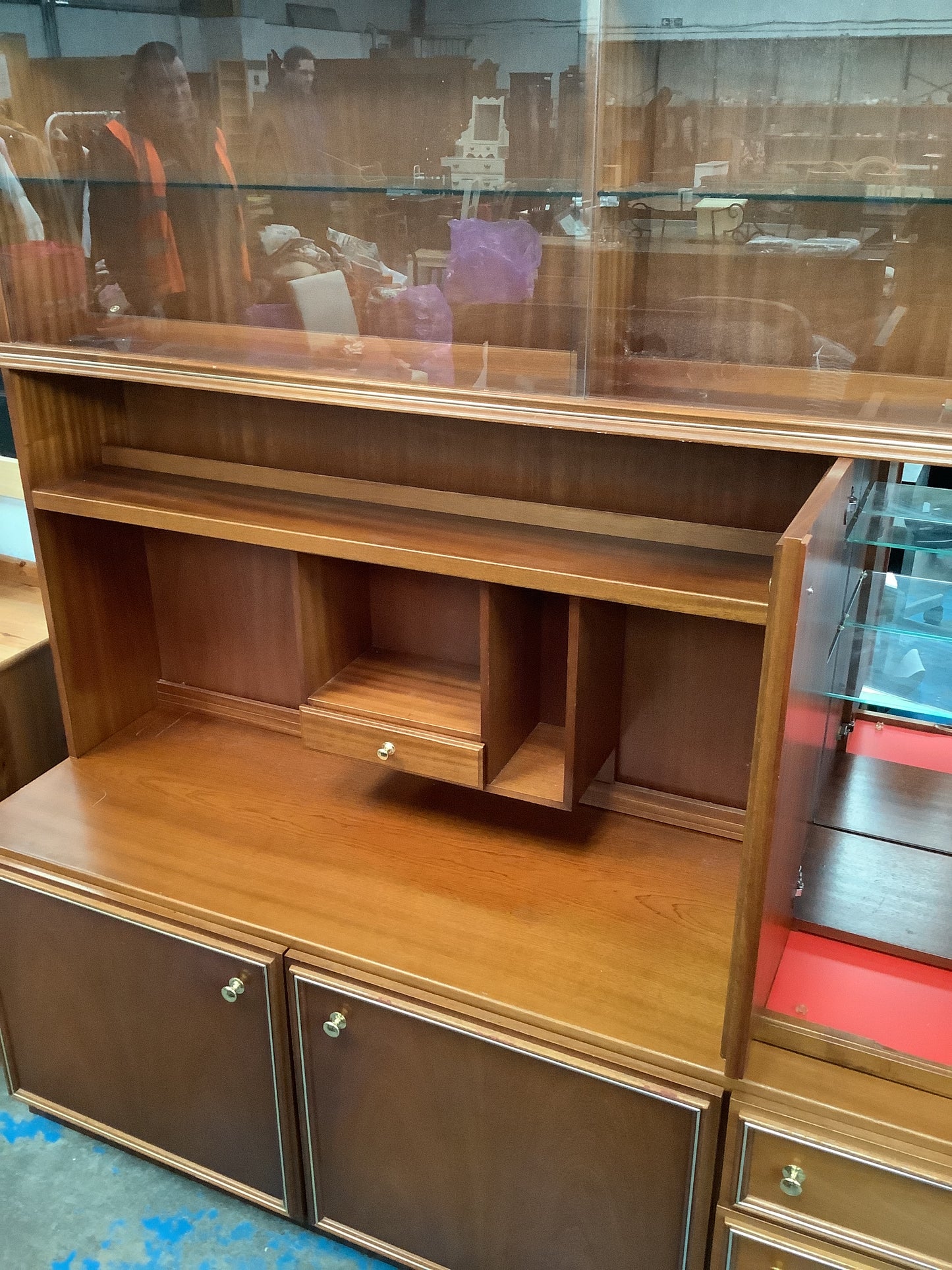 Wall unit