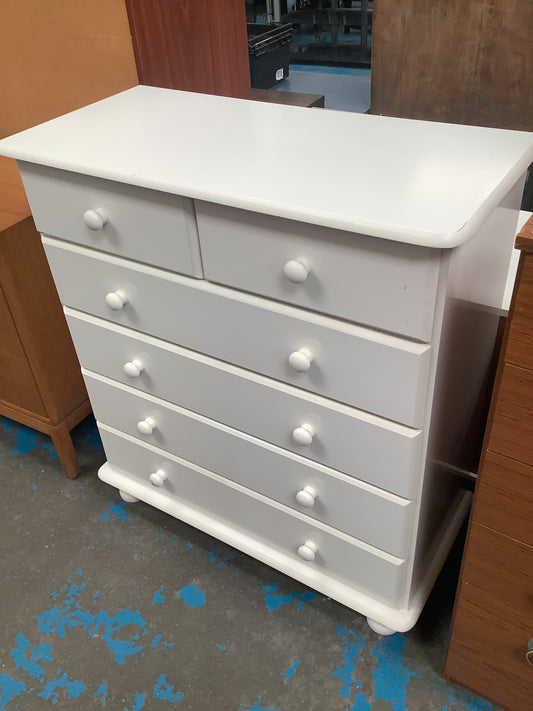 White chest of drawers