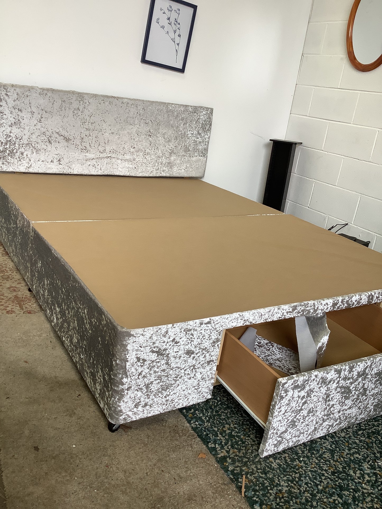 Kingsize base and headboard