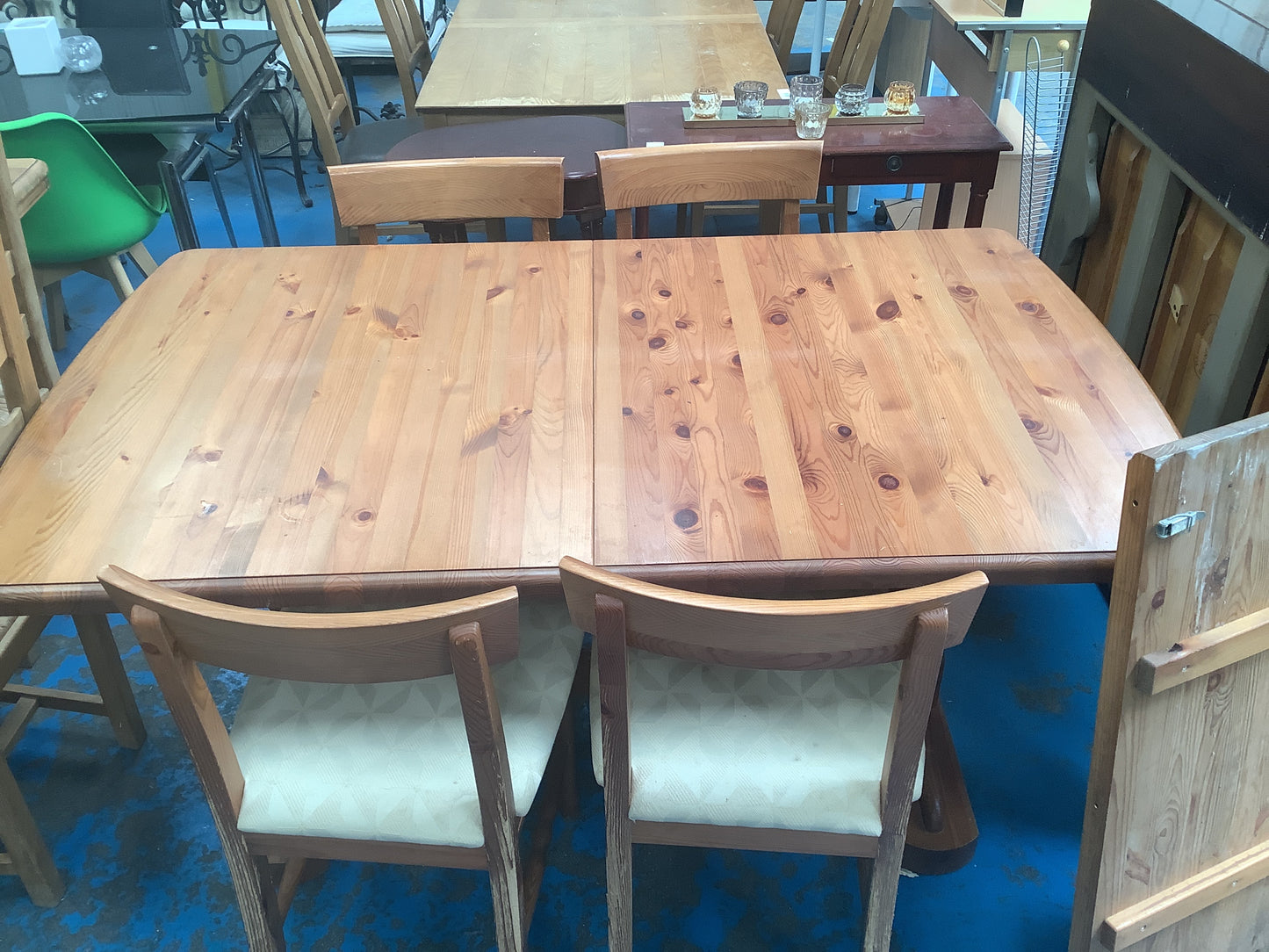 Dining table and 4 chairs