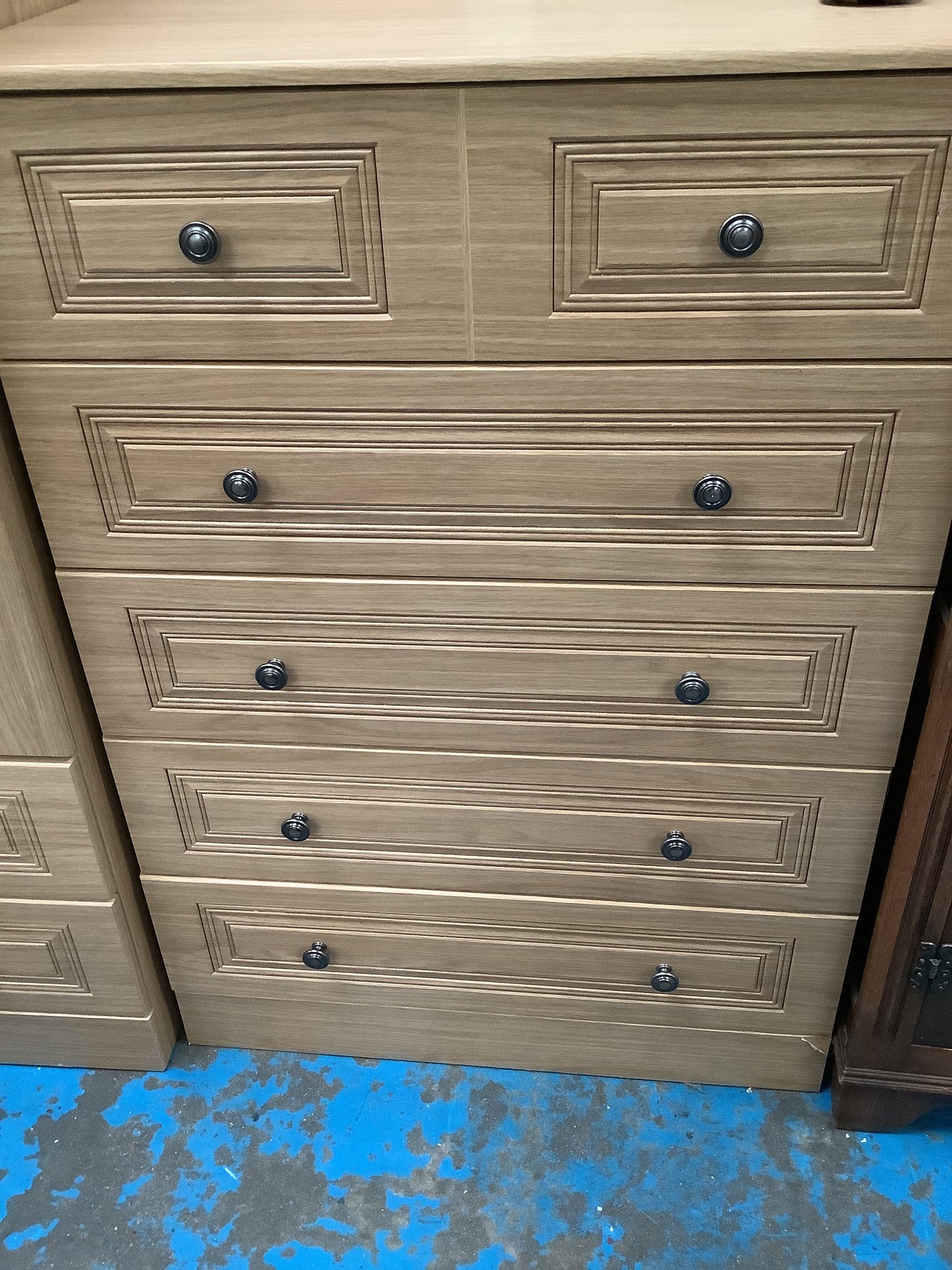Chest of drawers