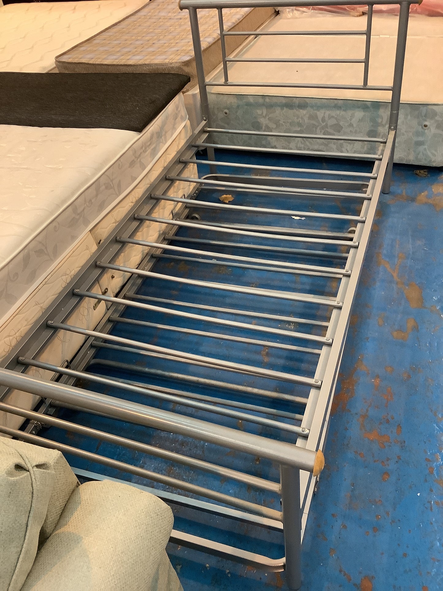 Single bed frame