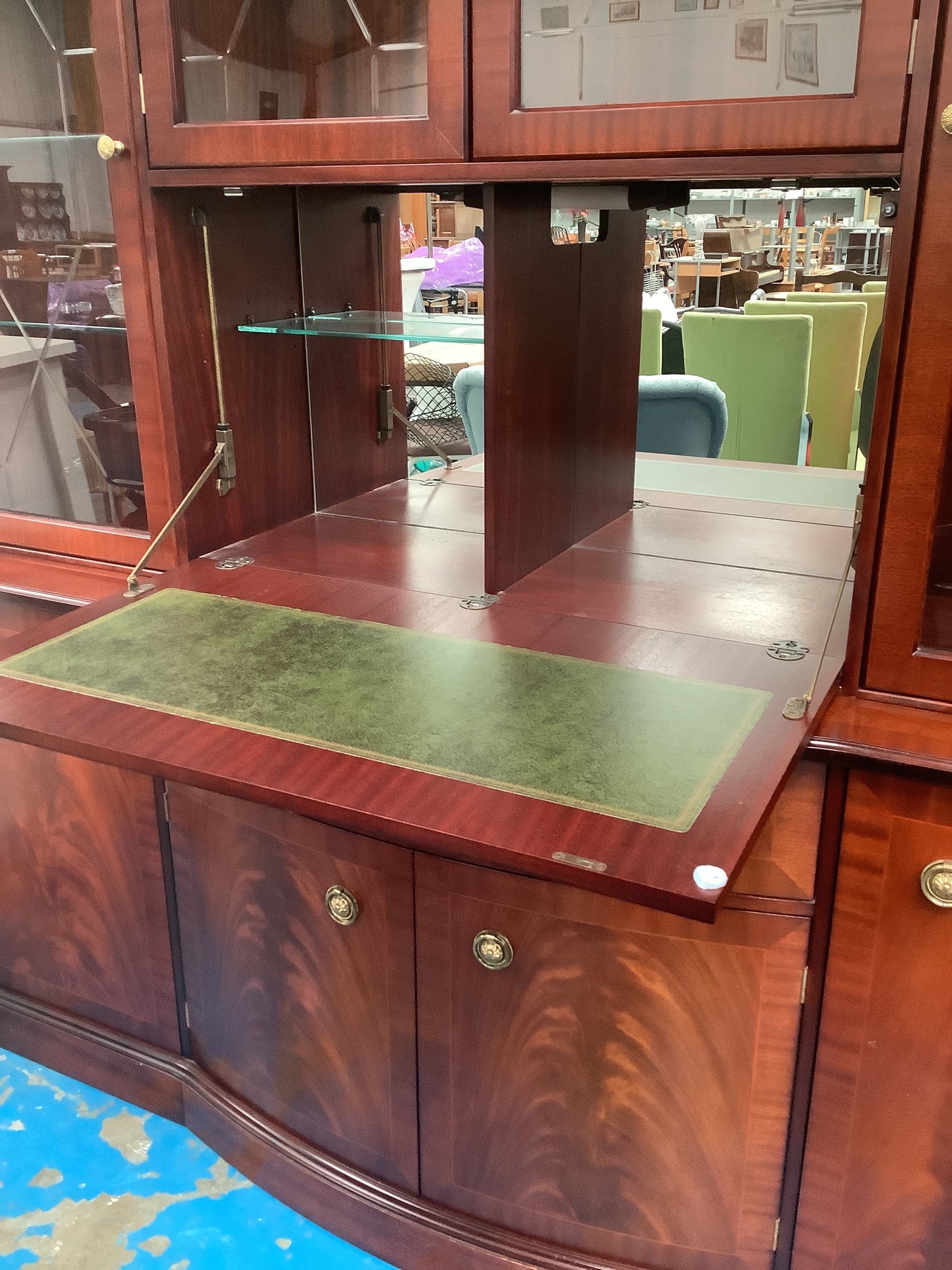 Stag wall unit
