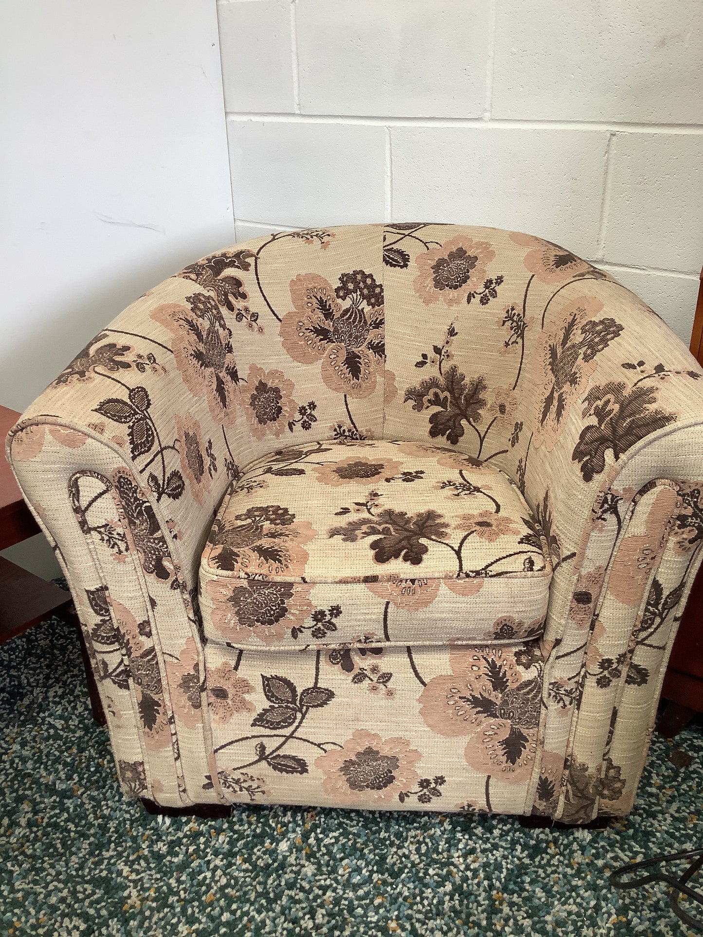 Tub chair
