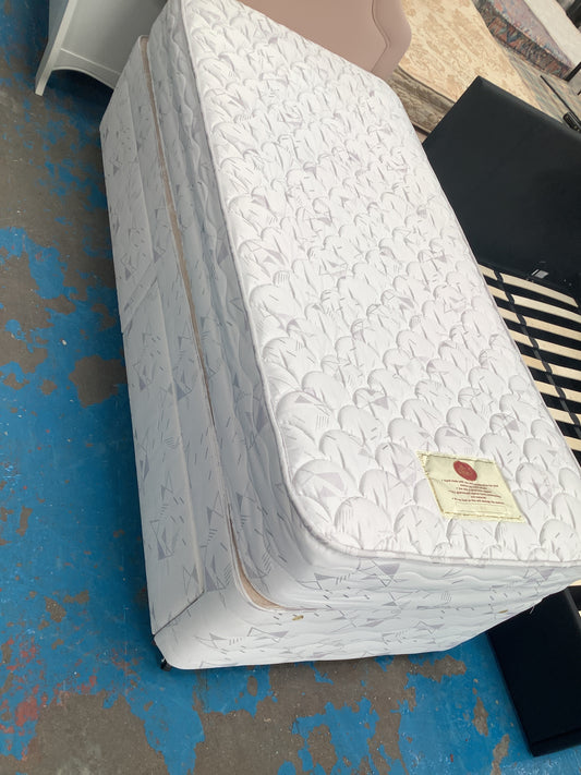 Single divan bed and mattress
