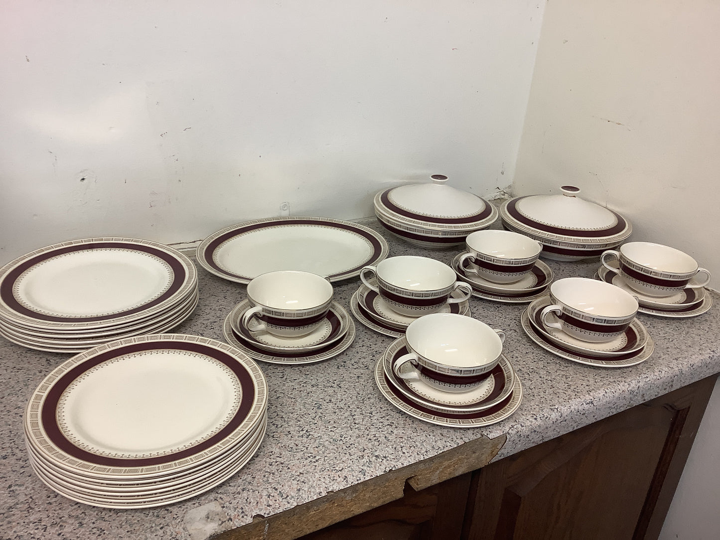 33 piece crown ducal dinner service set