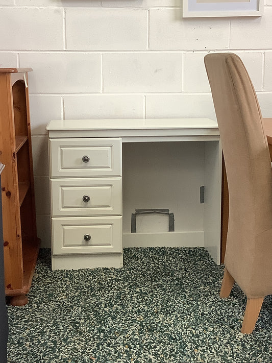 Desk/dresser