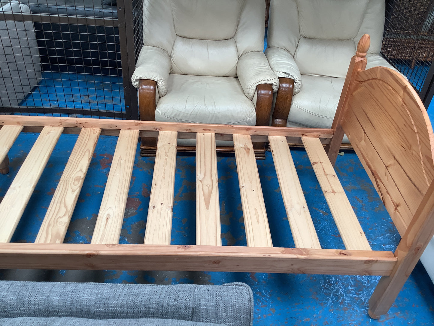Single bed frame
