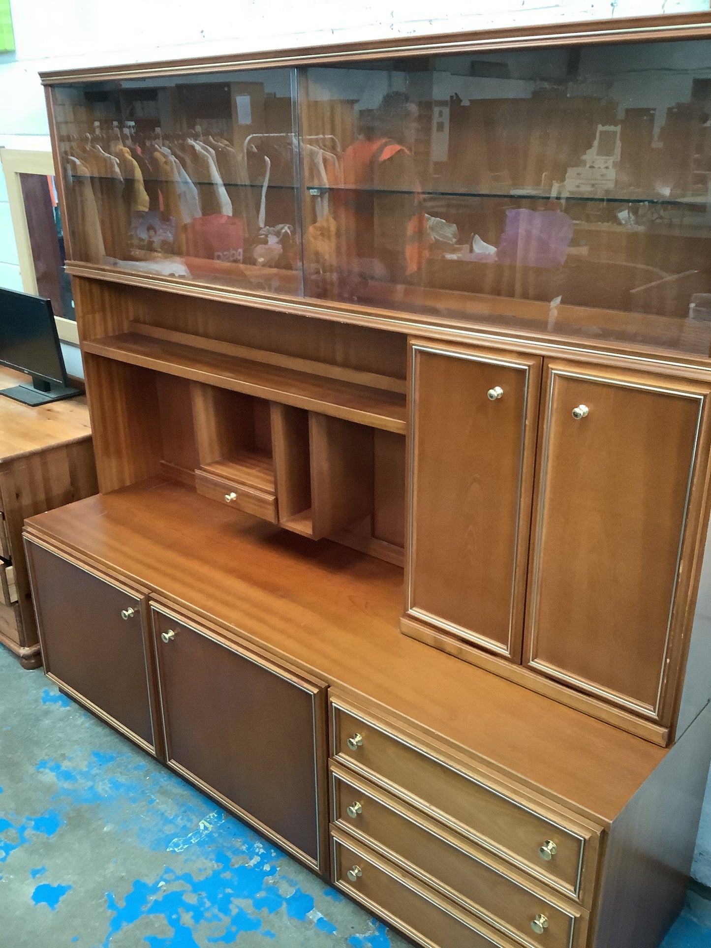 Wall unit