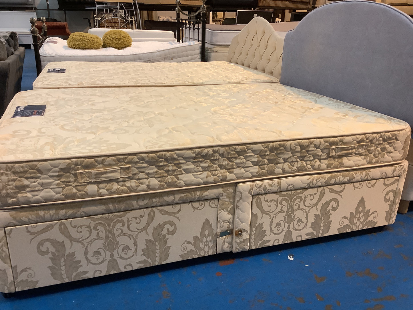 Double bed base and mattress
