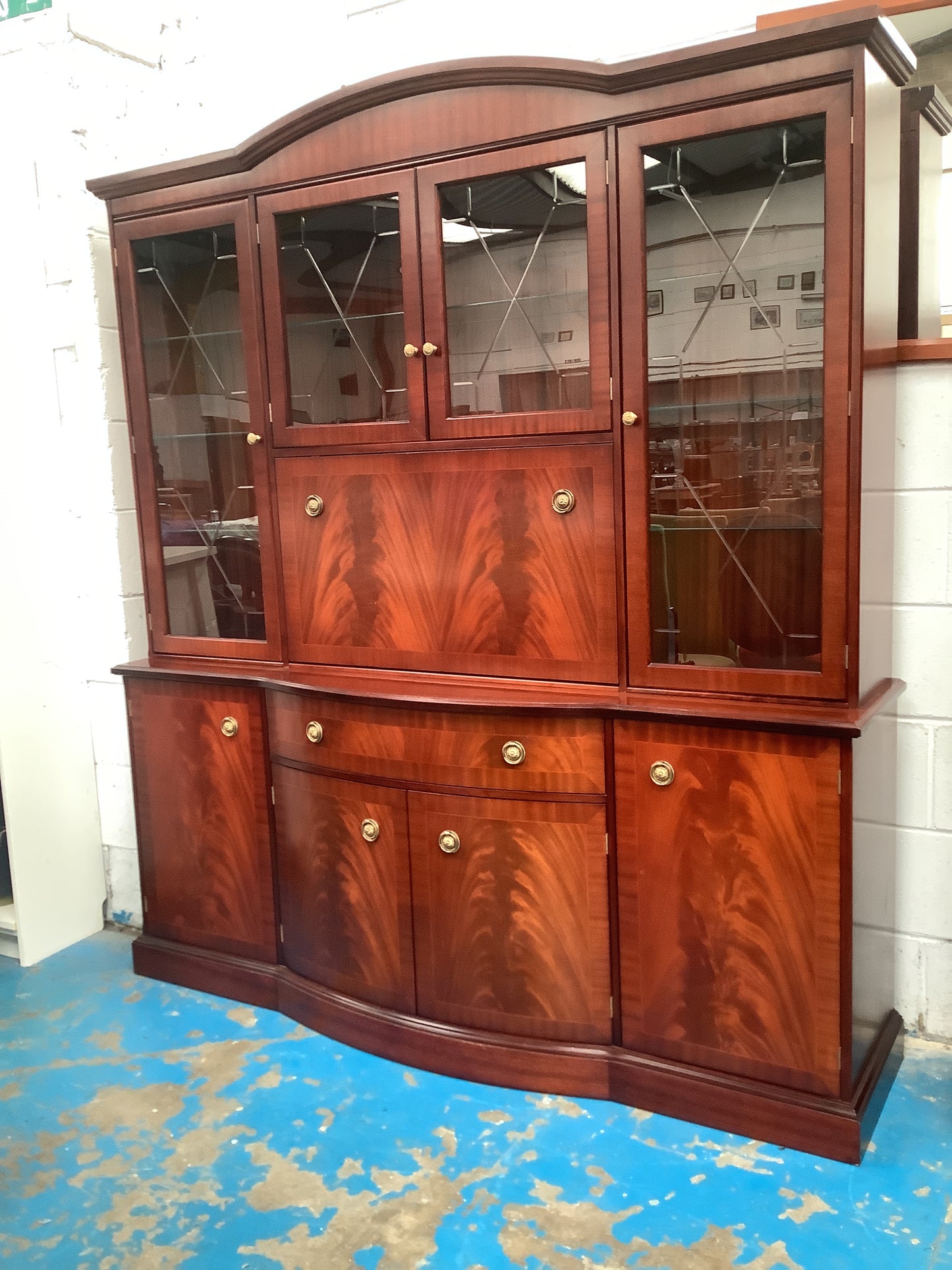 Stag wall unit
