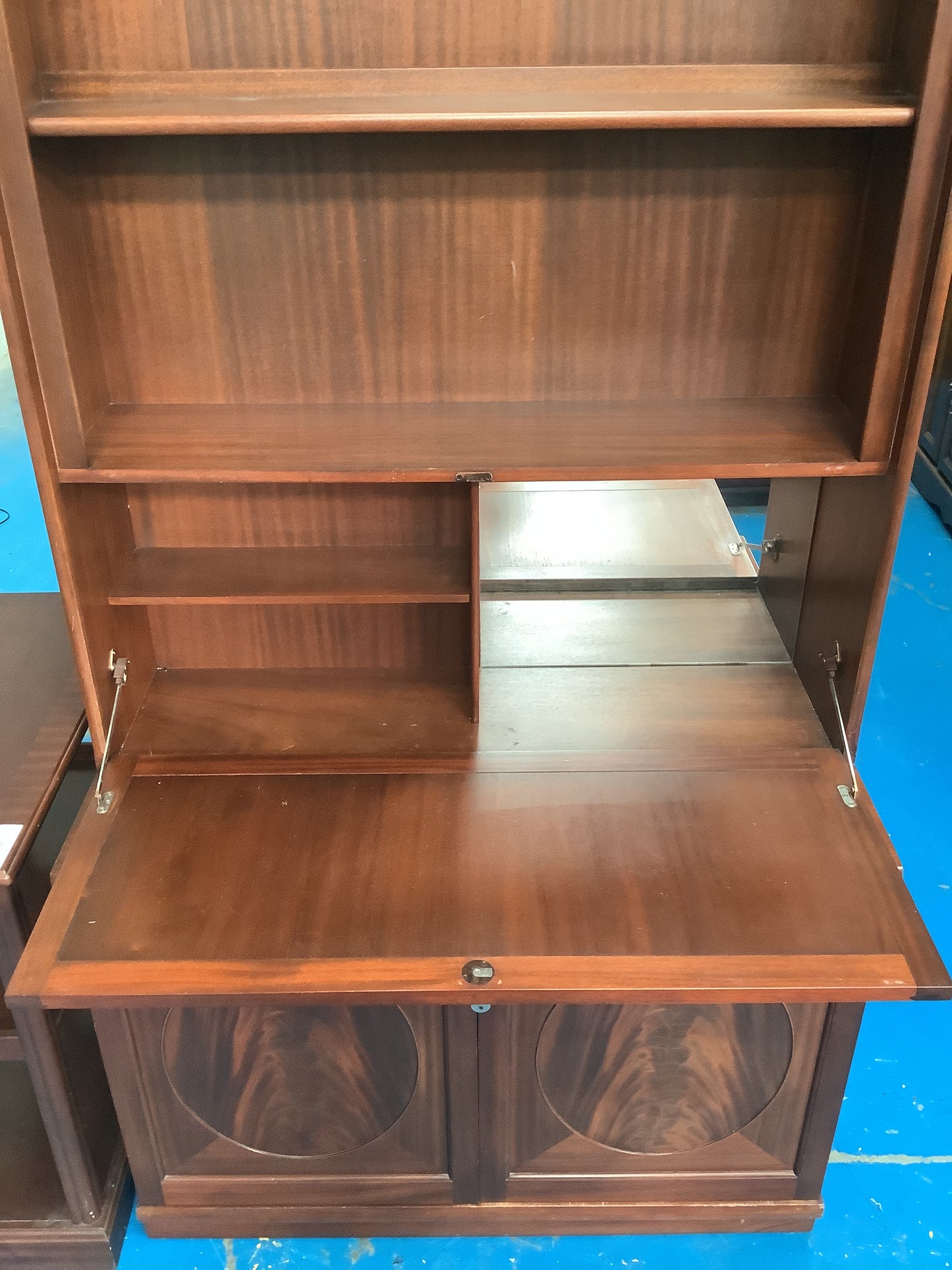Wall unit/Dresser
