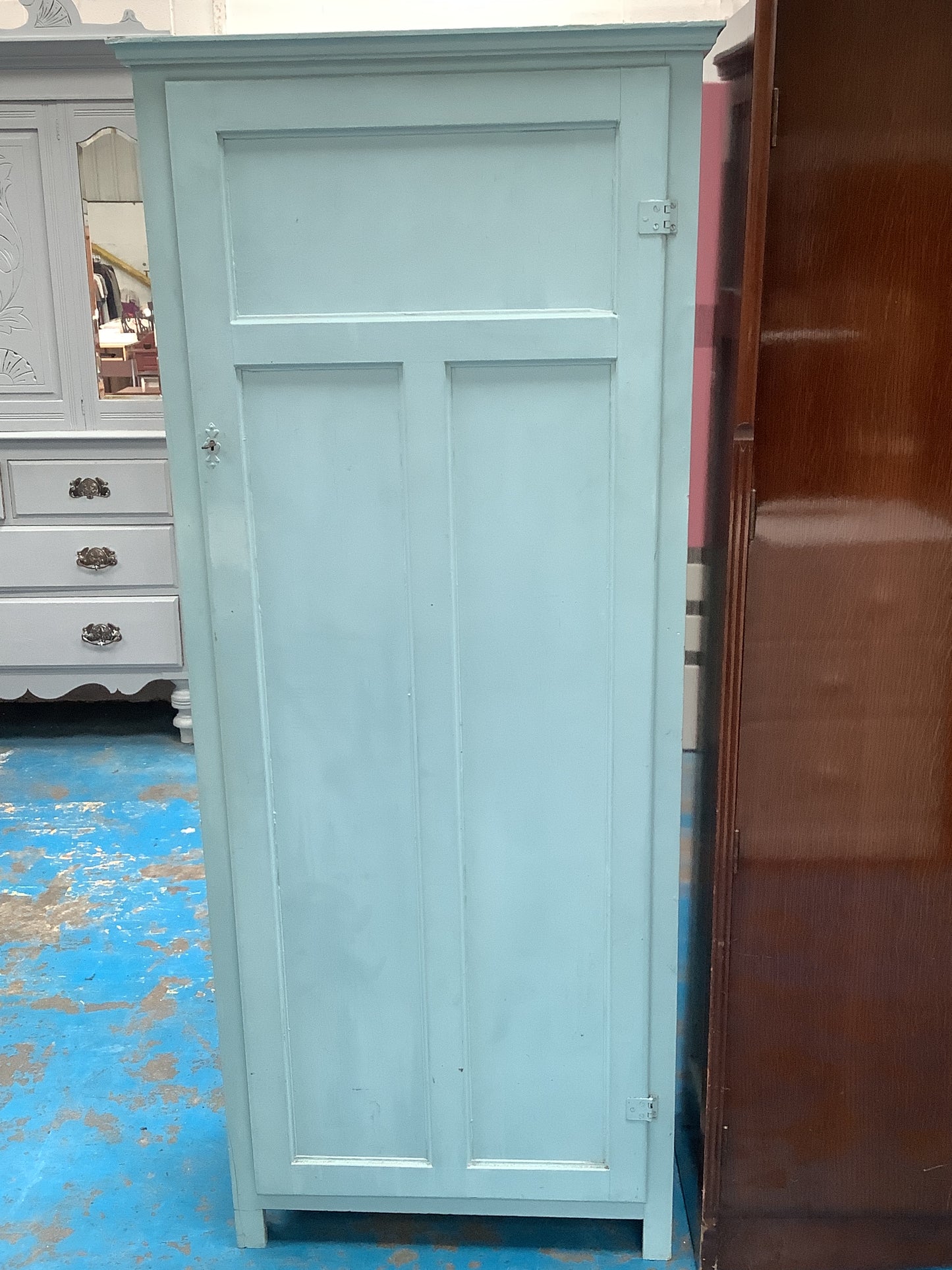 Single wardrobe