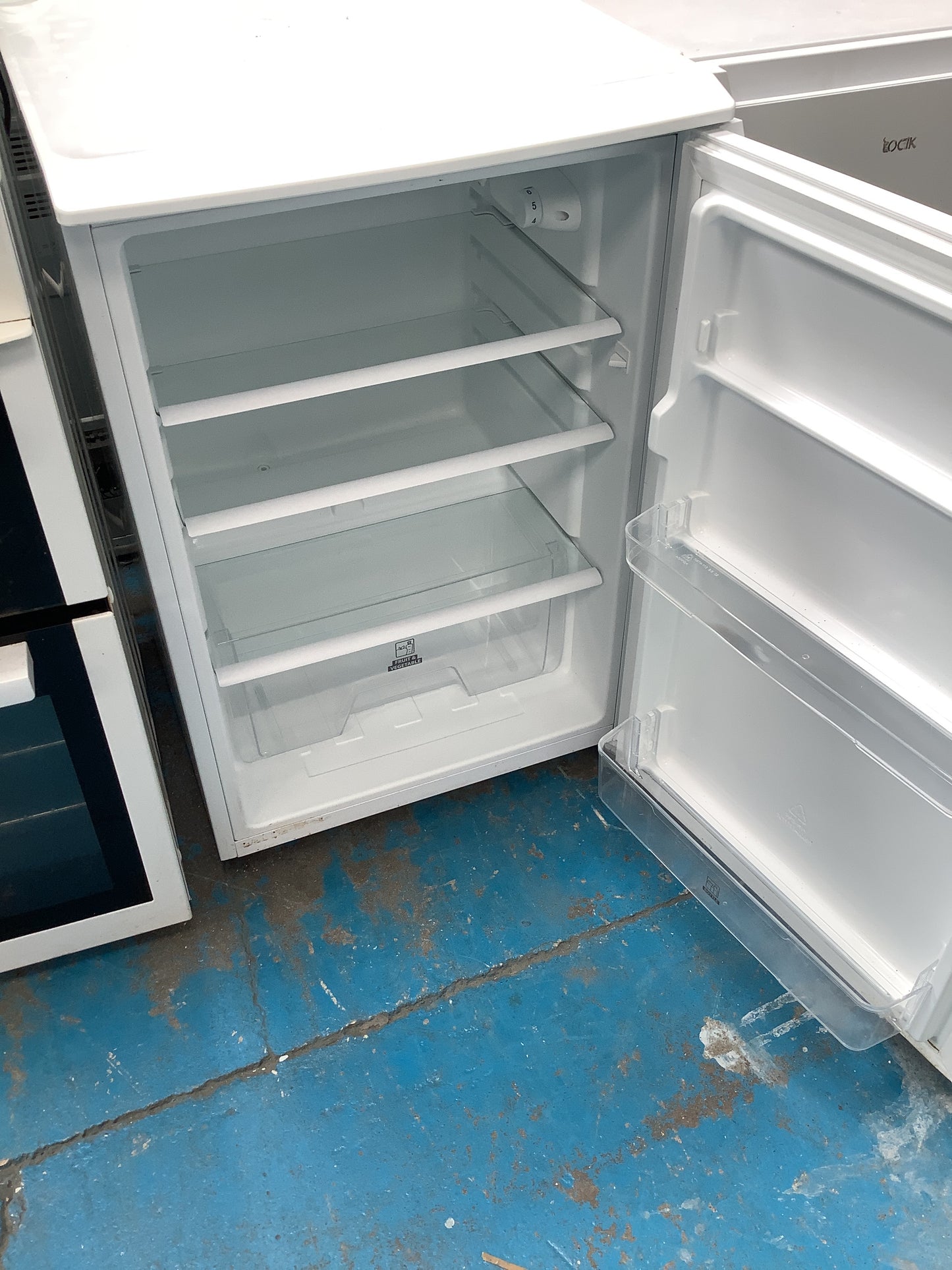 Under counter fridge
