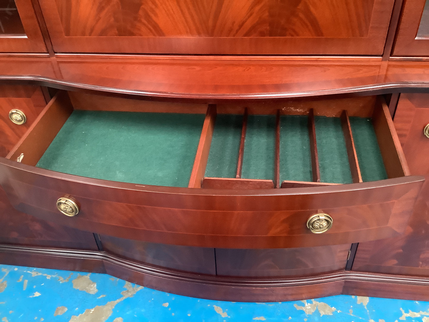 Stag wall unit
