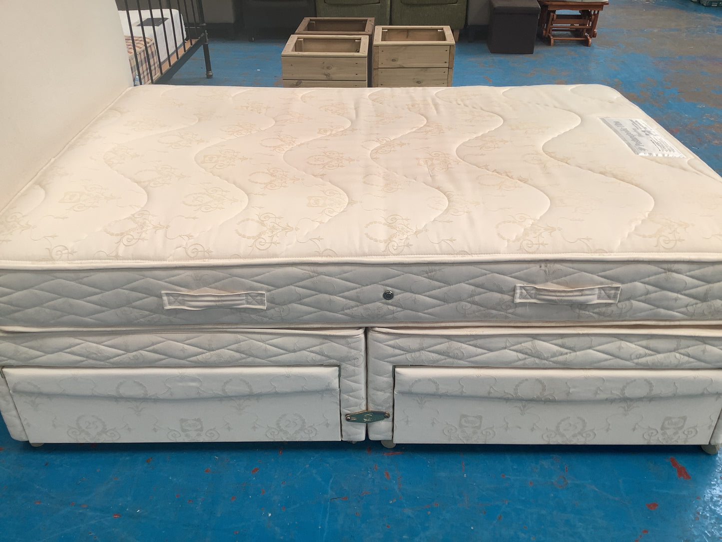 Sealy posturepedic double bed