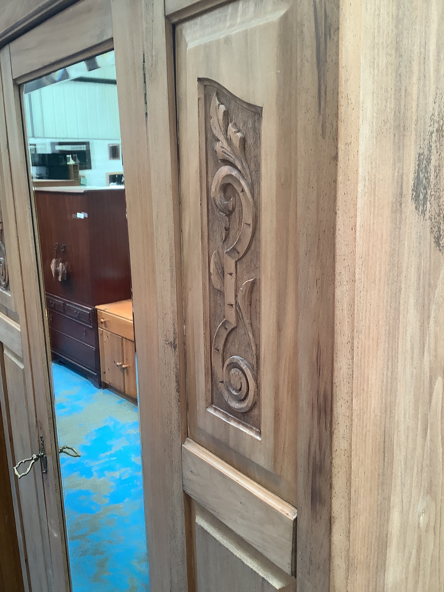Single wardrobe