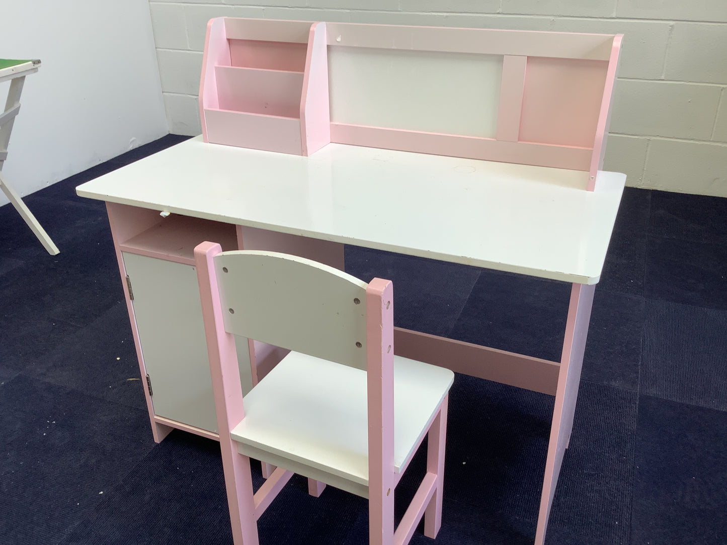 Kids desk