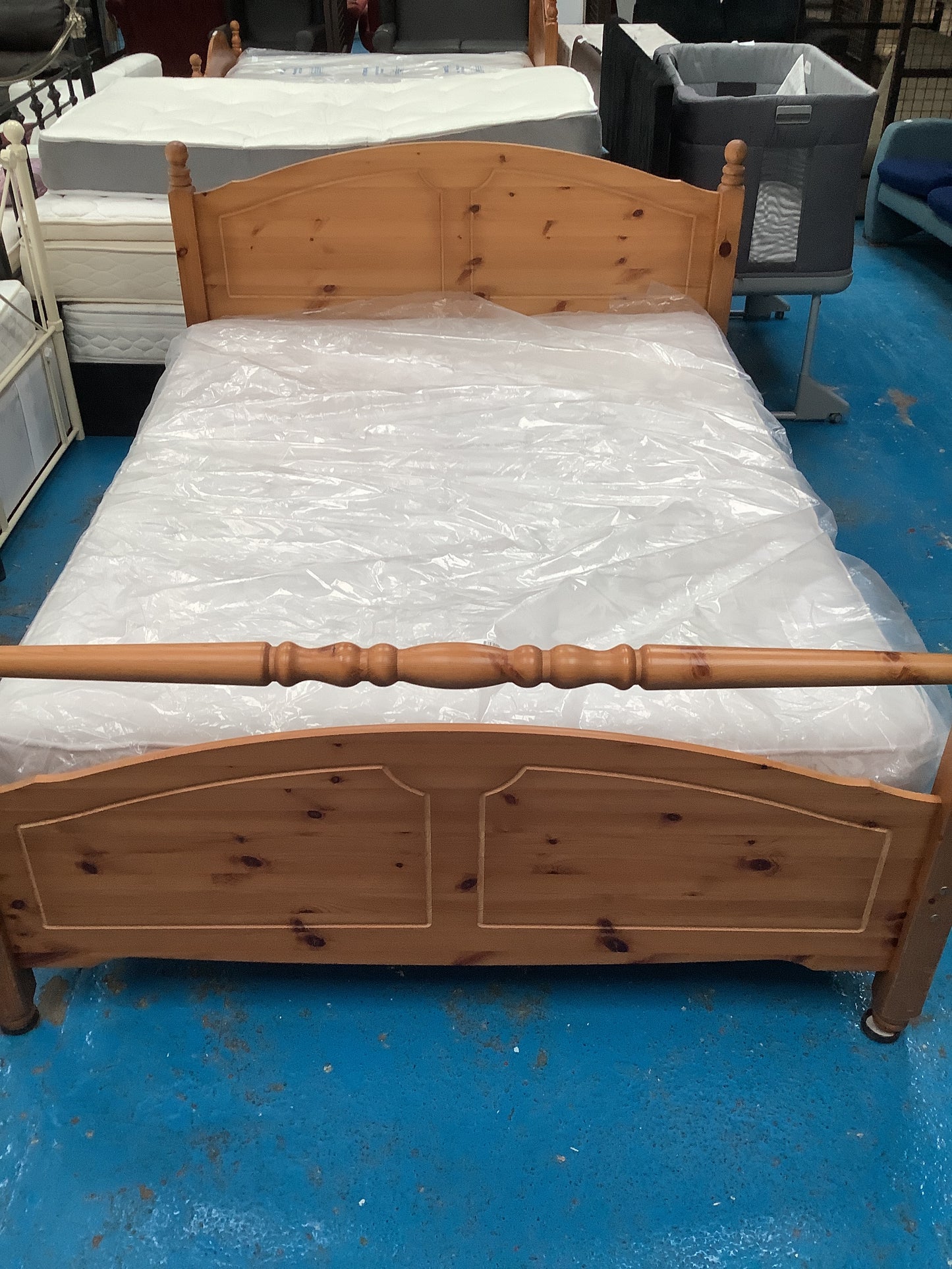 Kingsize bed frame