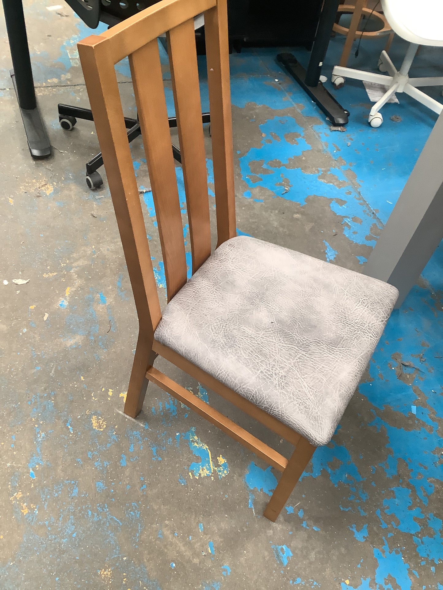 Dining table and 6 chairs